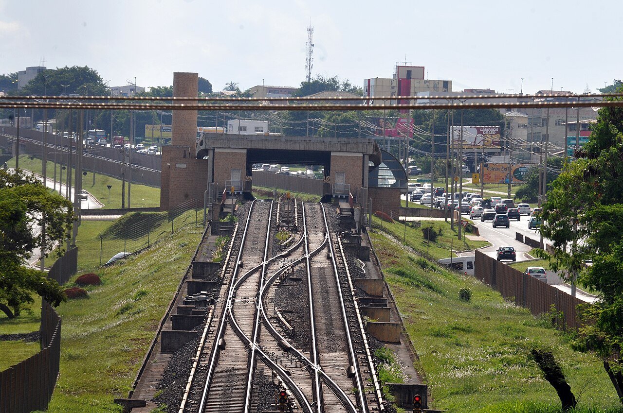 Trilhos do Metrô-DF na Estação Centro Administrativo, em foto de arquivo de 2020