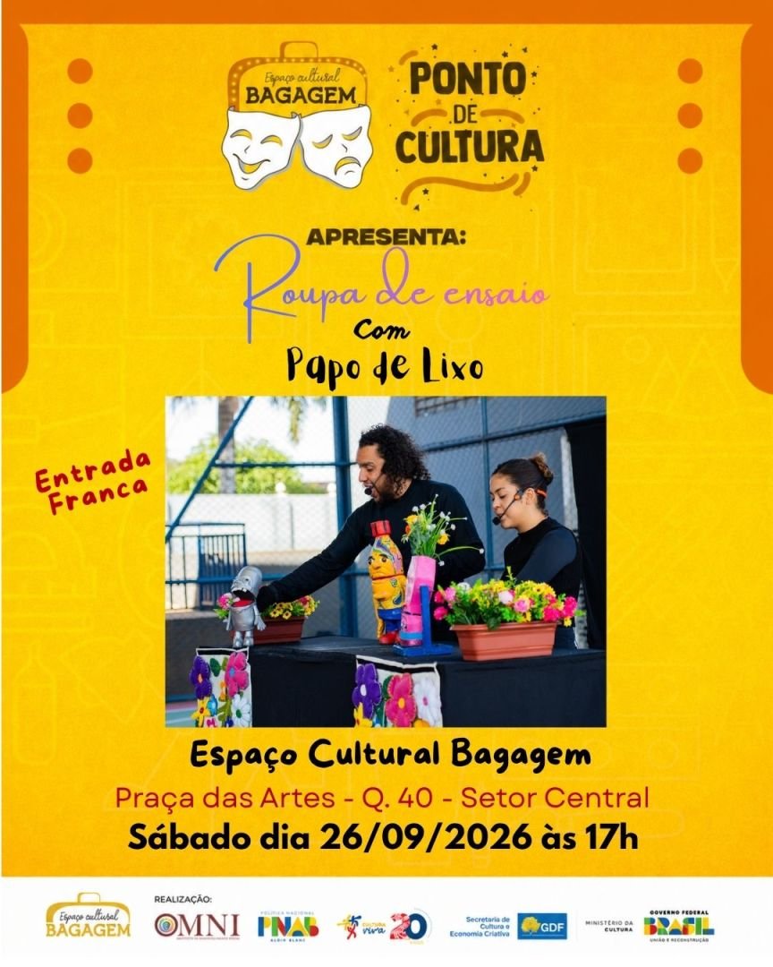 Cartaz do espetáculo Papo de Lixo com foto dos atores manipulando bonecos feitos de garrafa