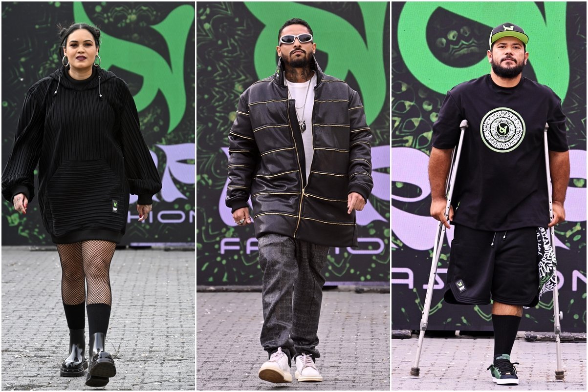 Modelos desfilam roupas streetwear diante de painel grafitado do Rap Fashion, em Ceilândia